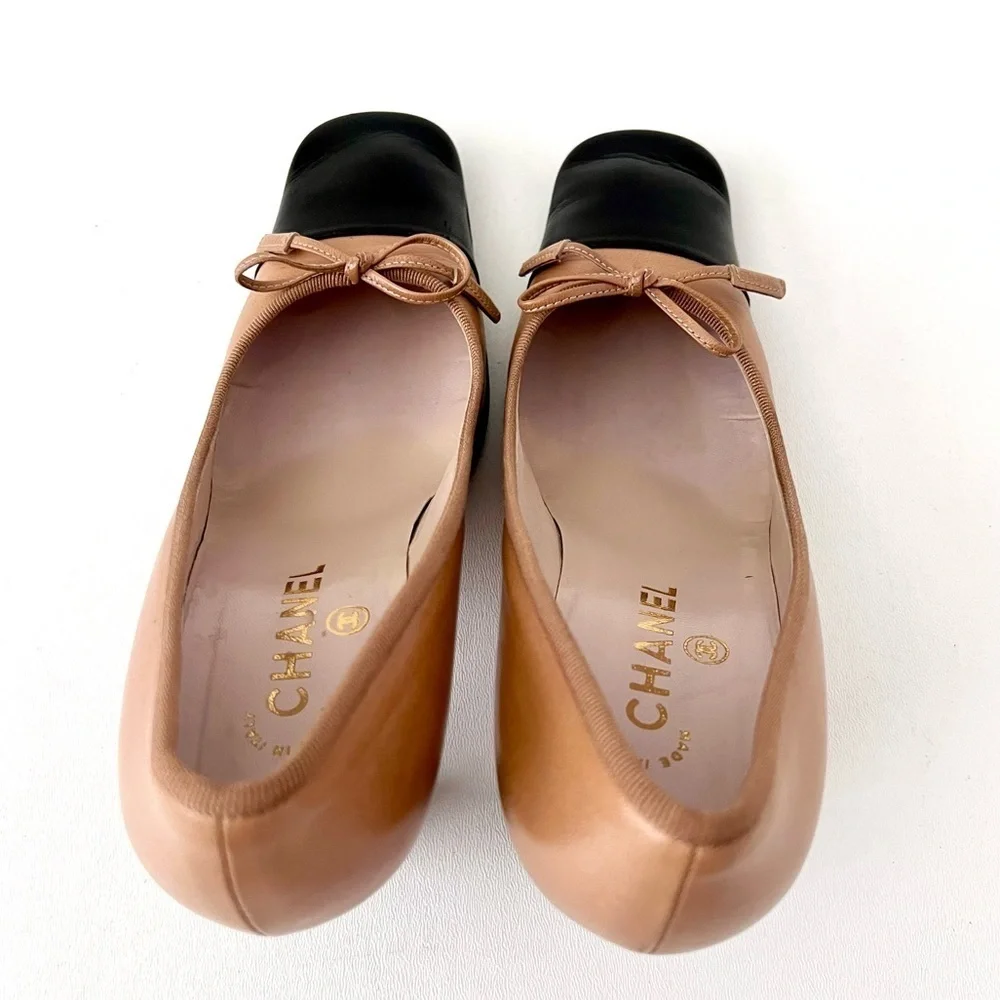 CHANEL | Vintage Beige & Black Leather Cap Toe Square Pumps Bow Logo EU 37.5